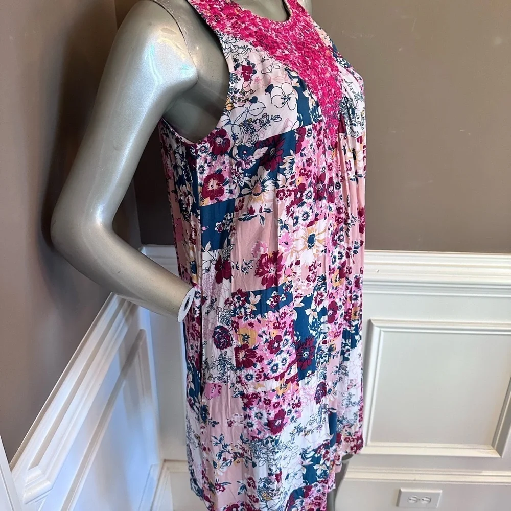 NWT SAVANNA JANE Shift Multicored Floral  Shift Dress Sz S Sleeveless